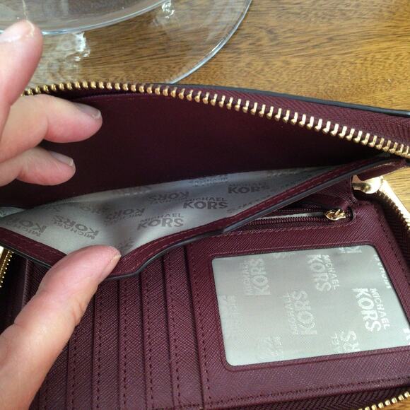 Michael Kors Purple Berry Pebble Leather Wristlet Wallet NWOT - Picture 7 of 7